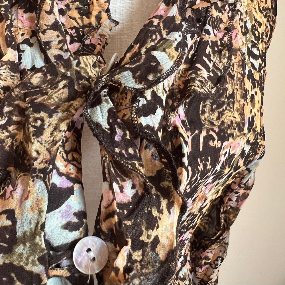 Le Caviar Printed Ruffle Button Up Blouse Size Large - Picture 3 of 7